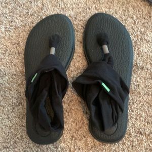 Womens Sanuk flip flops , Brand new without tags .